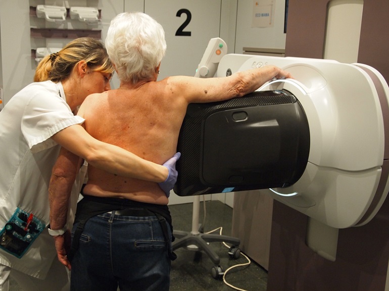 Validan la utilidad de la biopsia de mama guiada por mamografía por contraste