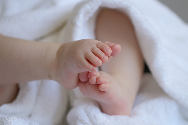 Los movimientos espontáneos de los bebés tienen implicaciones en su desarrollo