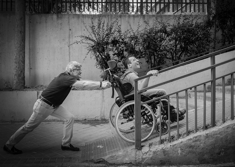 "Sanidad deniega sillas de ruedas eléctricas a personas con parálisis cerebral y con grandes necesidades de apoyo"