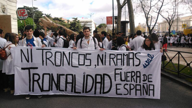 Los estudiantes de Medicina anuncian que continuar&aacute;n con sus protestas contra la troncalidad pese a la aprobaci&oacute;n del decreto