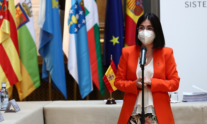 Los contagios entre los más jóvenes vuelven a disparar los casos de covid-19 en España, con 9.227 en un solo día