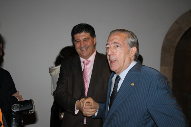 El doctor Clemente Muriel recibe un homenaje de sus compañeros tras una vida volcada en su especialidad