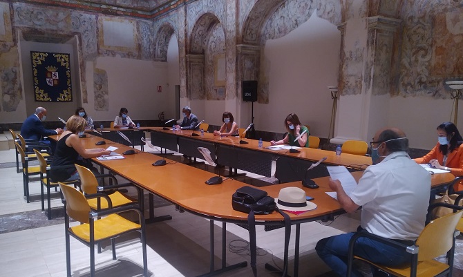 Acuerdo para mejorar las condiciones de los docentes y afrontar con mayores garant&iacute;as el curso de la COVID-19