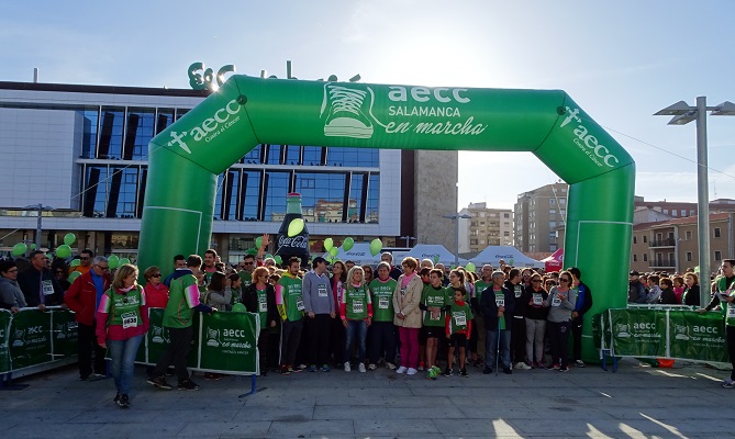 Casi el 10% de la poblaci&oacute;n de Salamanca sale a la calle contra el c&aacute;ncer