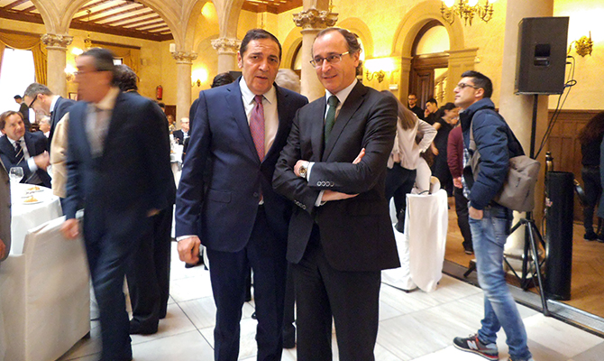 Alfonso Alonso cree que la clave &laquo;de la pol&iacute;tica social del futuro&raquo; es la creaci&oacute;n de empleo y el crecimiento de la natalidad
