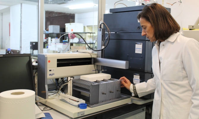 «Caminamos hacia formulaciones innovadoras que faciliten la llegada del antibiótico al foco de la infección para erradicarla con dosis más bajas»