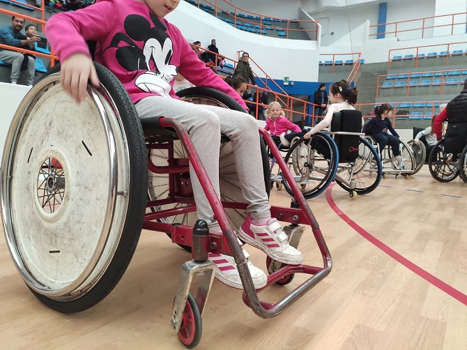 Fundaci&oacute;n Aviva comparte con los m&aacute;s peque&ntilde;os la jornada de iniciaci&oacute;n al deporte adaptado