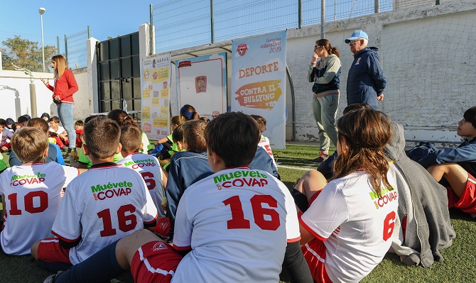 El deporte mejora el bienestar psicol&oacute;gico de los ni&ntilde;os y ayuda a eliminar los problemas en las relaciones sociales