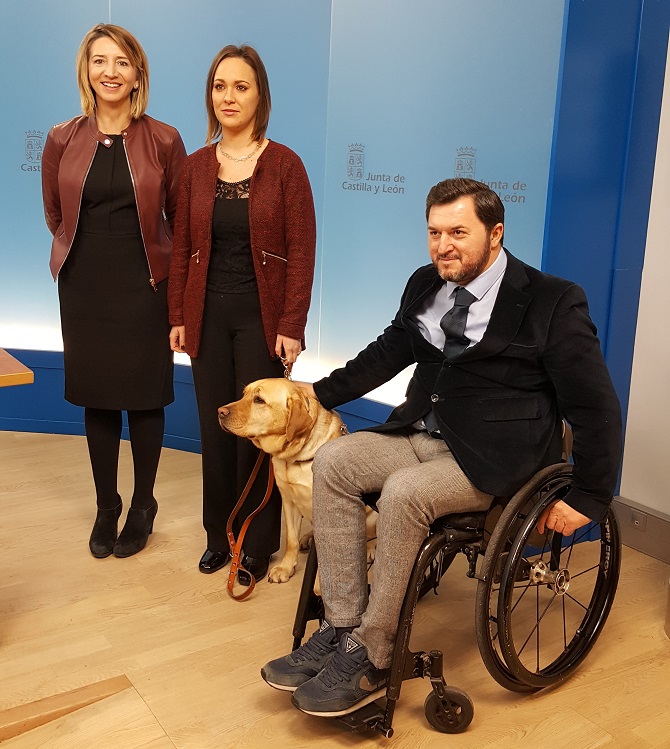 Castilla y Le&oacute;n ampl&iacute;a y regula el uso de perros de asistencia para personas con discapacidad