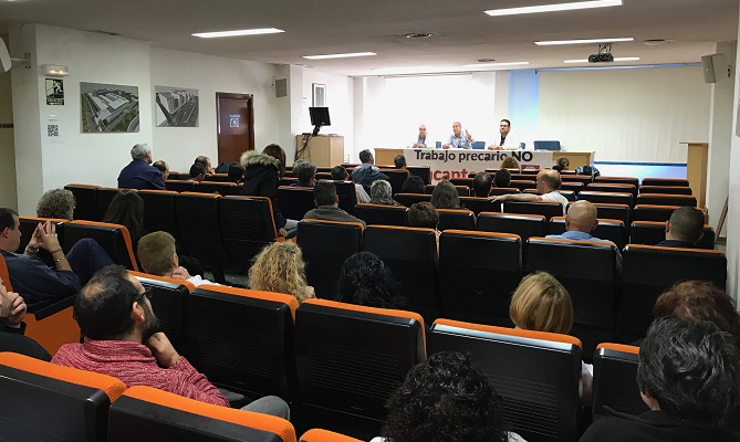 Trabajadores del hospital de Salamanca retoman las concentraciones y los cortes de tr&aacute;fico al no lograr que se cubran las vacantes de operarios y cocina