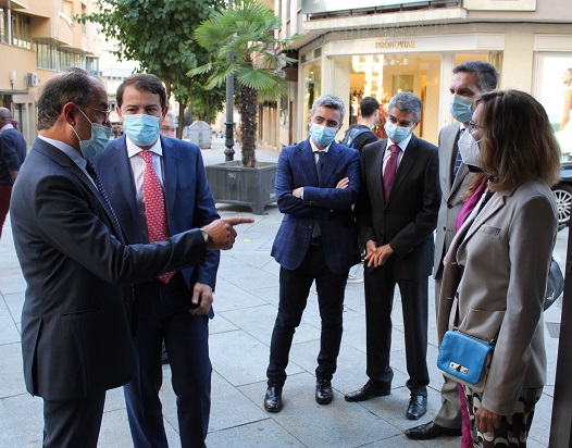El presidente de los m&eacute;dicos de Salamanca pide ante Ma&ntilde;ueco que se corrijan &laquo;los errores&raquo; y &laquo;el maltrato&raquo; de Sacyl a los profesionales