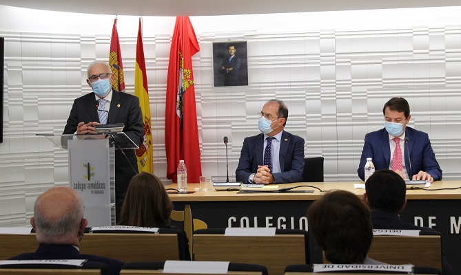El presidente de los m&eacute;dicos de Salamanca pide ante Ma&ntilde;ueco que se corrijan &laquo;los errores&raquo; y &laquo;el maltrato&raquo; de Sacyl a los profesionales