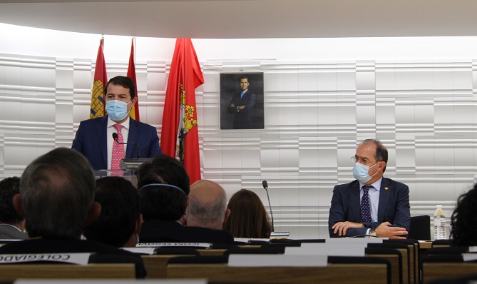 El presidente de los m&eacute;dicos de Salamanca pide ante Ma&ntilde;ueco que se corrijan &laquo;los errores&raquo; y &laquo;el maltrato&raquo; de Sacyl a los profesionales