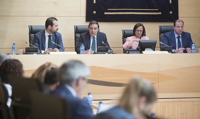 El consejero de Sanidad promete para este a&ntilde;o el decreto de garant&iacute;as de pruebas diagn&oacute;sticas tras dar por desarrollado el 70% de su programa de Legislatura