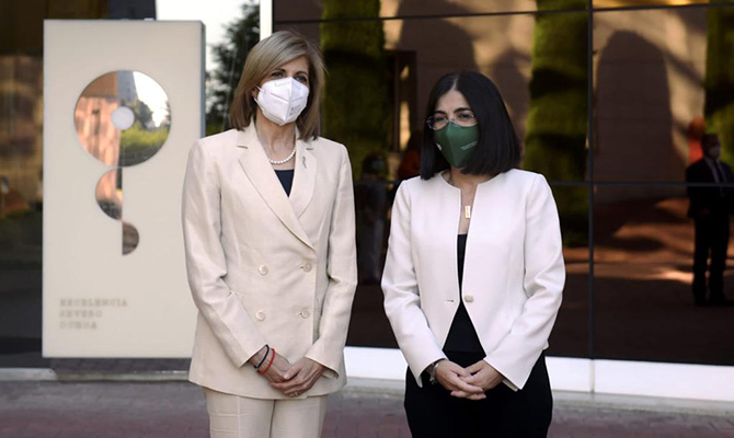 La ministra de Sanidad y la comisaria europea de Salud hacen un llamamiento conjunto a la vacunaci&oacute;n, especialmente entre los j&oacute;venes