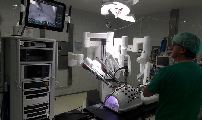 Realizadas con &eacute;xito las primeras cuatro operaciones con el robot ‘Da Vinci’ en el hospital de Salamanca