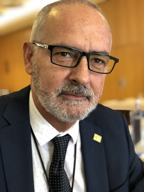 Los &oacute;pticos-optometristas recuerdan que el uso incontrolado de m&oacute;viles y tabletas aumenta el riesgo de miop&iacute;a en ni&ntilde;os