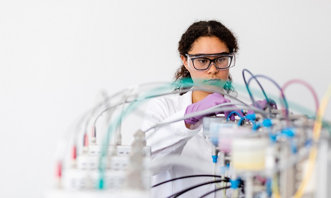 Revoluci&oacute;n de la medicina regenerativa a trav&eacute;s de implantes con biomateriales e impresoras 3D