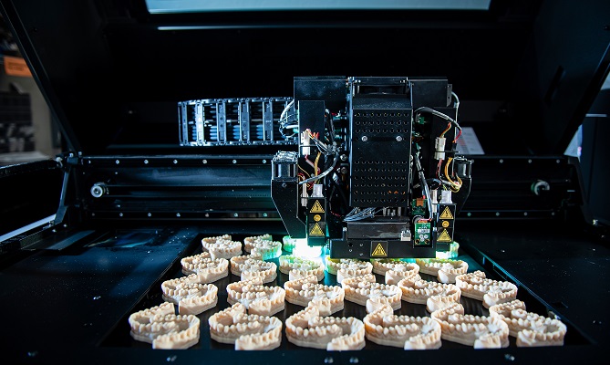 Revoluci&oacute;n de la medicina regenerativa a trav&eacute;s de implantes con biomateriales e impresoras 3D