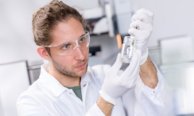 Revoluci&oacute;n de la medicina regenerativa a trav&eacute;s de implantes con biomateriales e impresoras 3D