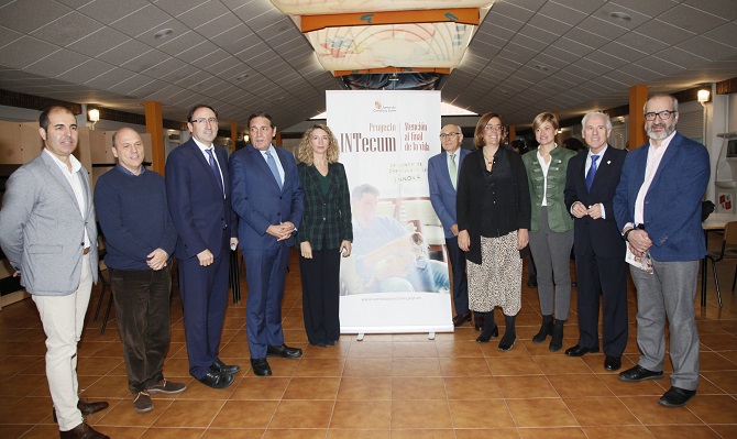 ‘INTecum’: un proyecto pionero que facilita a personas con enfermedad avanzada vivir en su hogar hasta el final