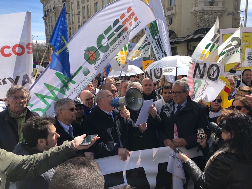 M&eacute;dicos de toda Espa&ntilde;a se manifiestan en Madrid para recuperar los derechos perdidos durante los a&ntilde;os de la crisis