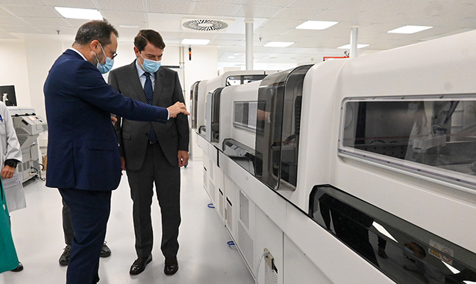 Ma&ntilde;ueco asegura que el nuevo hospital de Salamanca ser&aacute; &laquo;un aut&eacute;ntico referente&raquo; en atenci&oacute;n, pero tambi&eacute;n en investigaci&oacute;n y docencia