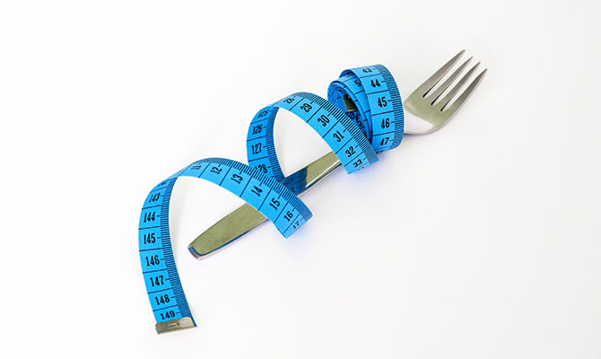 Un estudio relaciona los horarios irregulares de las comidas del fin de semana con la obesidad