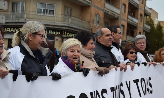 El PSOE pide a Ma&ntilde;ueco que encabece la marea blanca de Salamanca en defensa de la sanidad p&uacute;blica