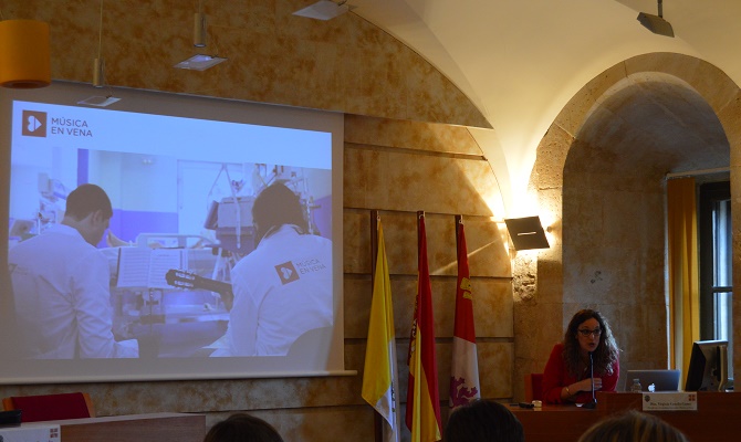 Dos ejemplos de humanizaci&oacute;n de la Enfermer&iacute;a en hospitales a trav&eacute;s de la m&uacute;sica y el  trato cercano