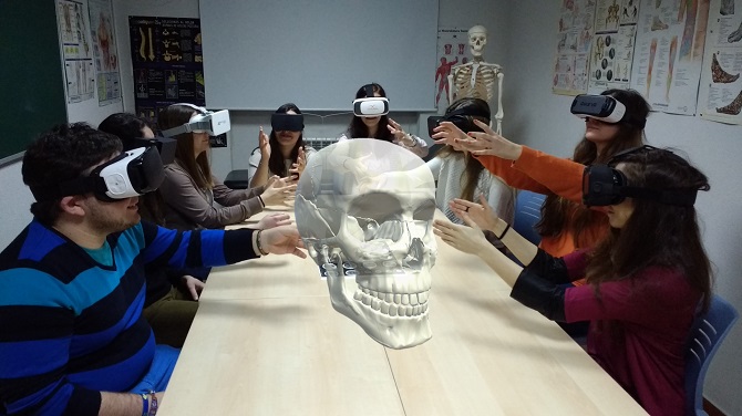 La USAL desarrolla el primer simulador virtual de intervenci&oacute;n quir&uacute;rgica en columna vertebral para una escoliosis