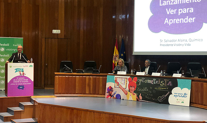 La mitad de los ni&ntilde;os podr&iacute;a tener un problema visual no corregido, pero solo una de cada diez familias lo sospecha