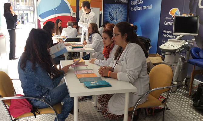 &laquo;Estudiar mucho, caminar y la dieta mediterr&aacute;nea son las claves contra la gran epidemia de este siglo, la demencia&raquo;