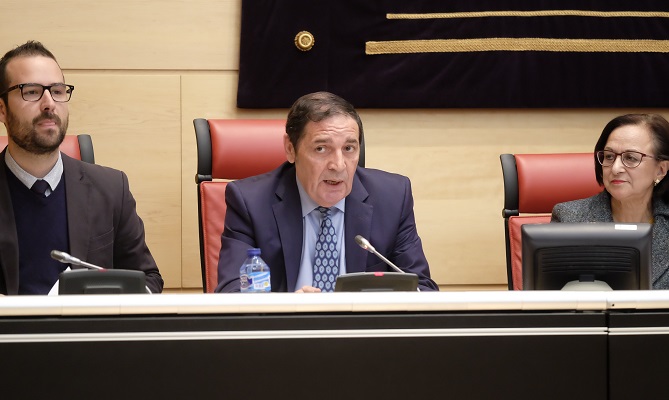 S&aacute;ez ofrece &laquo;di&aacute;logo&raquo; para &laquo;prestigiar&raquo; la sanidad de Castilla y Le&oacute;n tras presentar informes que avalan su &laquo;razonable&raquo; calidad