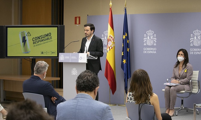 Garz&oacute;n alerta del aumento del consumo de bebidas energ&eacute;ticas entre menores y de sus riesgos para la salud