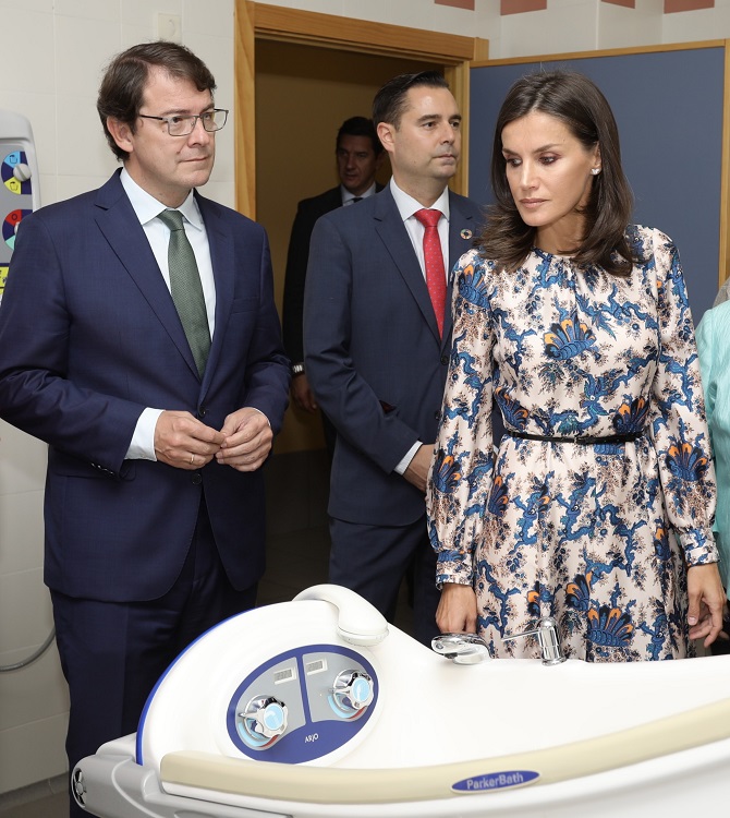 La Reina refuerza su compromiso con las enfermedades raras durante su visita al centro de referencia de Burgos
