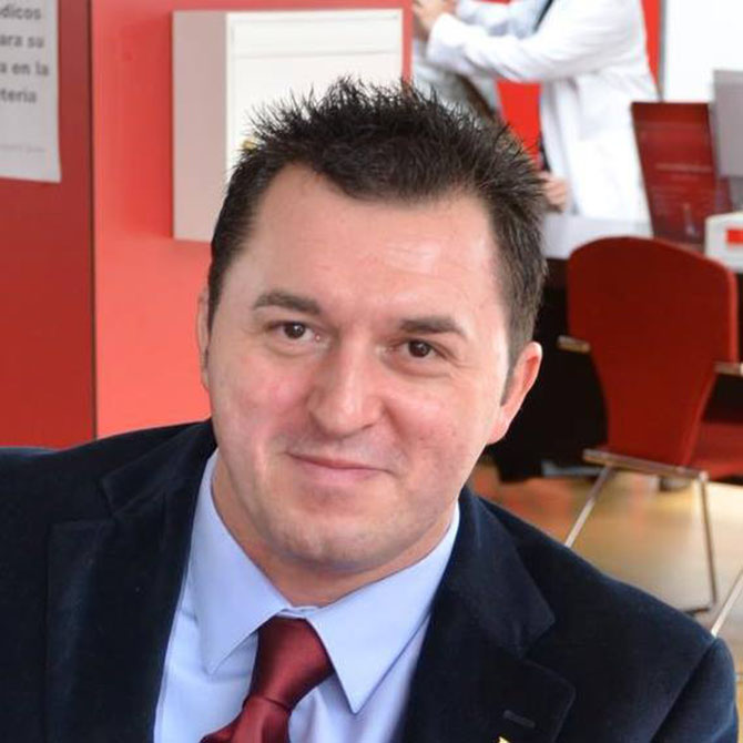 &laquo;Hemos pedido a la Junta que inste a los ayuntamientos a regular de la misma manera las plazas de estacionamiento de las personas con movilidad reducida&raquo;