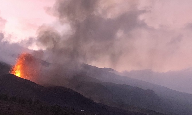 Así afecta a la salud respiratoria la nube tóxica del volcán