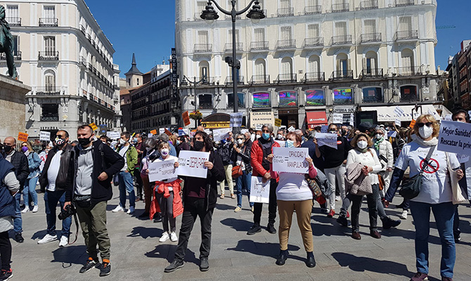 Marea blanca en Madrid para exigir &laquo;una pol&iacute;tica sanitaria coherente ante la pandemia&raquo;