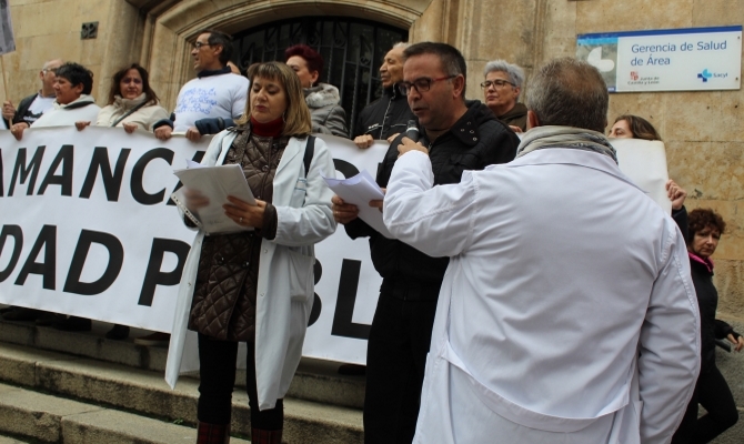 Miles de ciudadanos muestran su hartazgo por el deterioro de la Sanidad pública en Salamanca