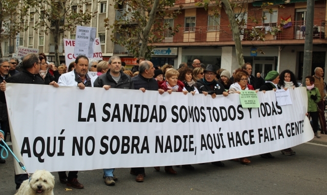 Miles de ciudadanos muestran su hartazgo por el deterioro de la Sanidad pública en Salamanca