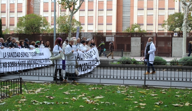 Miles de ciudadanos muestran su hartazgo por el deterioro de la Sanidad pública en Salamanca