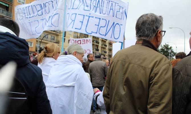 Miles de ciudadanos muestran su hartazgo por el deterioro de la Sanidad pública en Salamanca