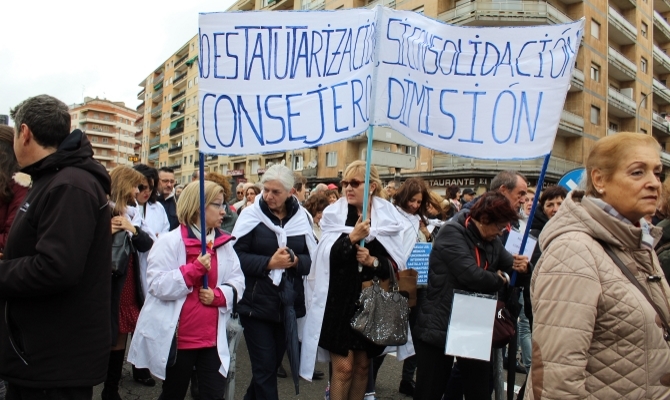 Miles de ciudadanos muestran su hartazgo por el deterioro de la Sanidad pública en Salamanca