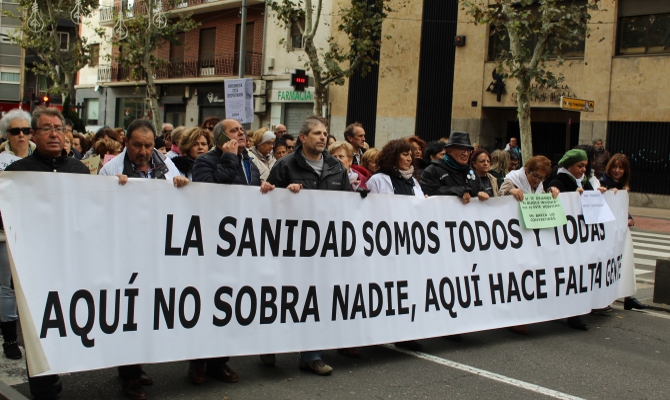 Miles de ciudadanos muestran su hartazgo por el deterioro de la Sanidad pública en Salamanca