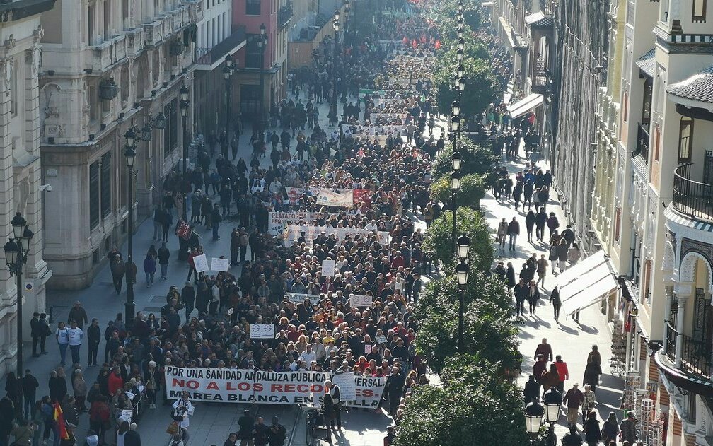 Mareas blancas por toda Andaluc&iacute;a ante el &laquo;deterioro&raquo; de la sanidad p&uacute;blica