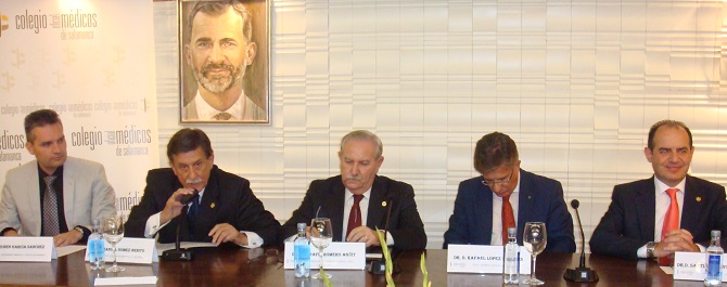 Los médicos proclaman a los pacientes como «su razón de ser» para mostrarse reivindicativos con la Administración