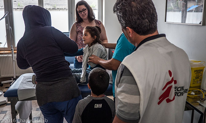 M&eacute;dicos sin Fronteras denuncia restricciones en el acceso de los refugiados al campo de Grande-Synthe