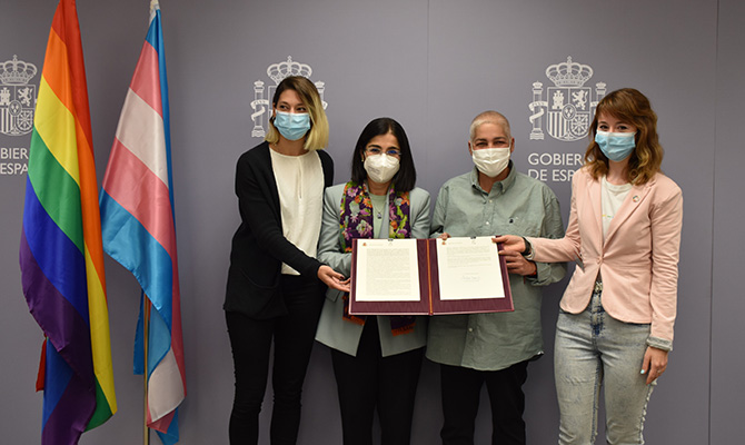 Mujeres sin pareja, lesbianas y bisexuales y personas trans con capacidad de gestar podrán acceder a técnicas de reproducción asistida dentro del SNS