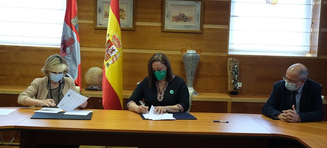Acuerdo «histórico» para la mejora retributiva de 10.000 enfermeros de Castilla y León